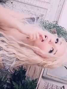 Belle Delphine – Daenerys Targaryen (20 pictures)